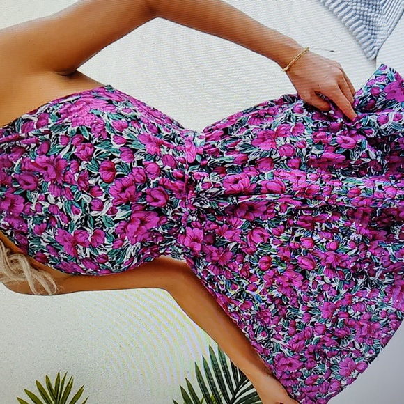 Dresses & Skirts - Ditsy Floral Halter Ruffles Above Knee Dress